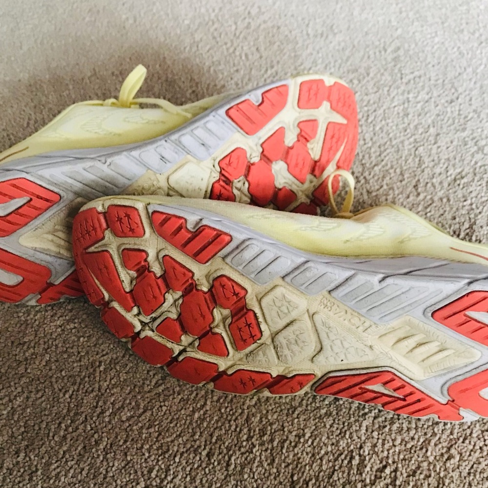 Hokas One Arahi 6 Women’s Size 9 Running Shoes Yellow Athletic Sneakers Gym - Picture 10 of 12